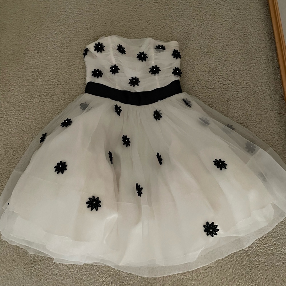 Betsey Johnson White and Black Organza Floral Teen Dress